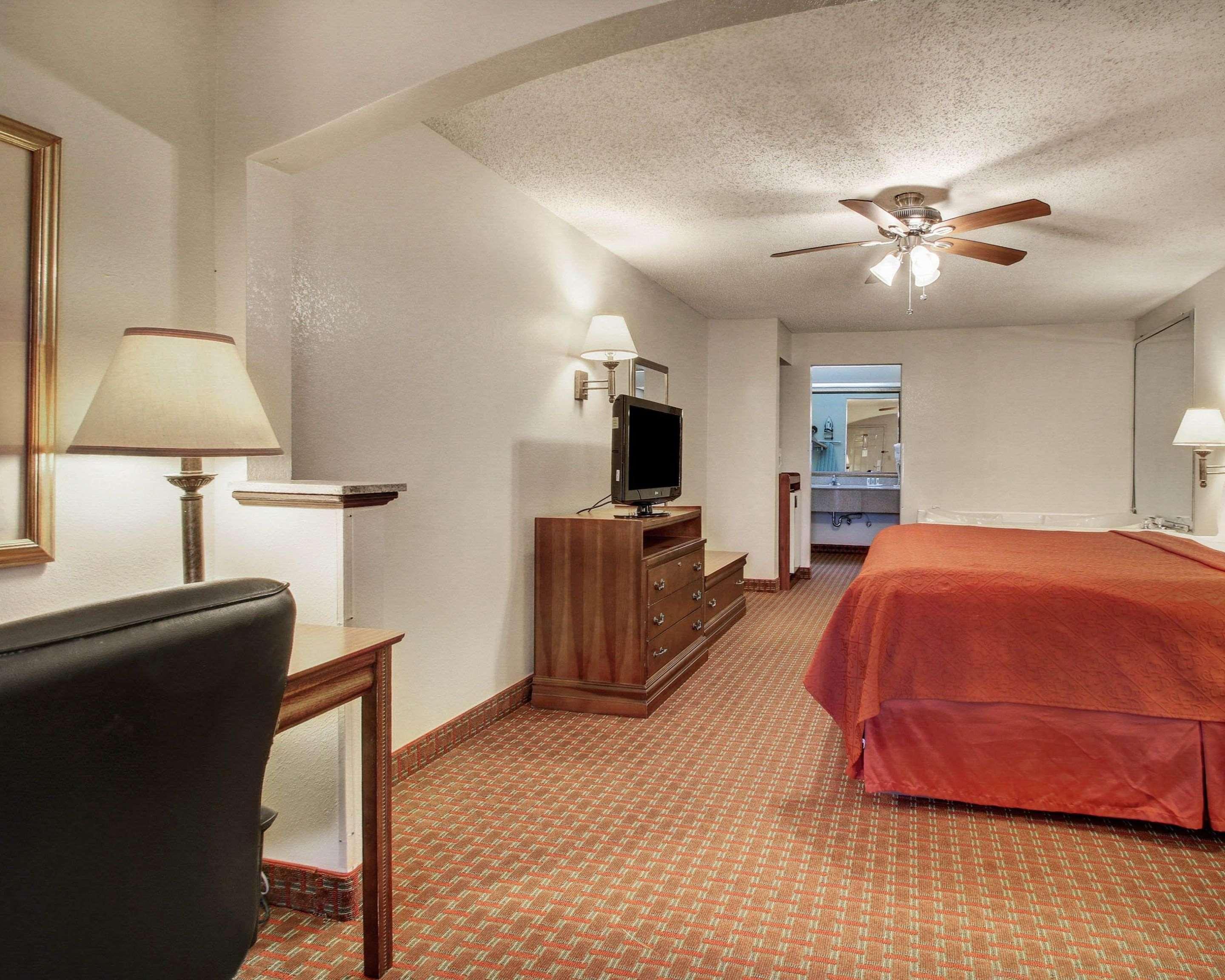 Quality Inn & Suites Clinton Exteriér fotografie
