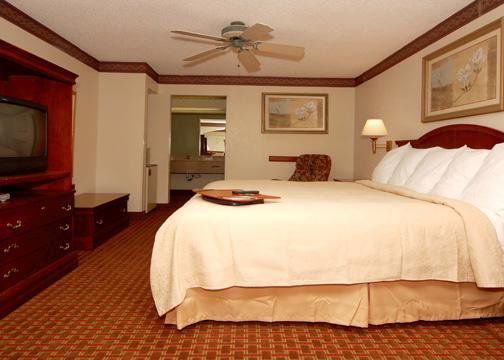 Quality Inn & Suites Clinton Pokoj fotografie